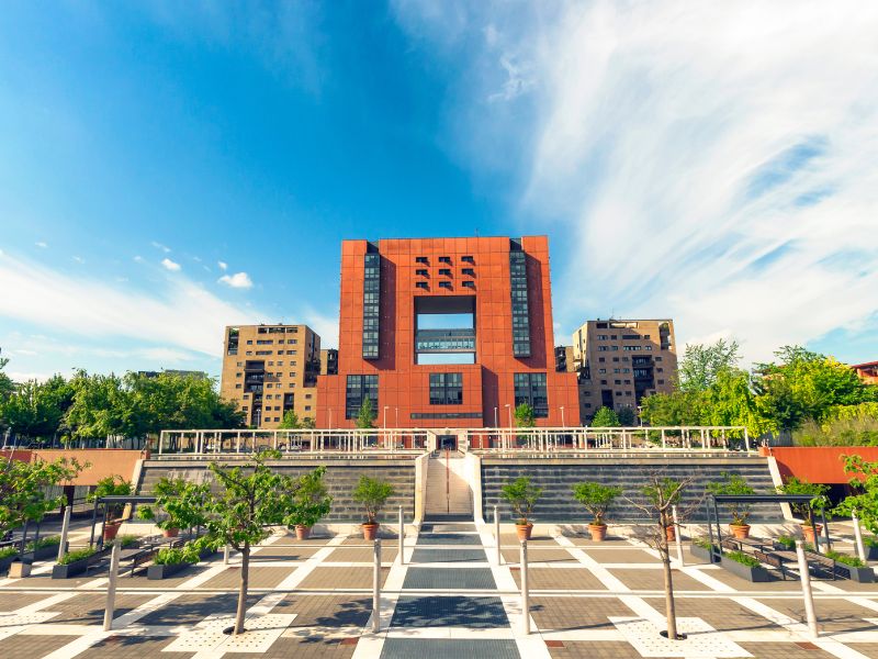 Università Bicocca, Prof e tecnici al lavoro col proprio cane